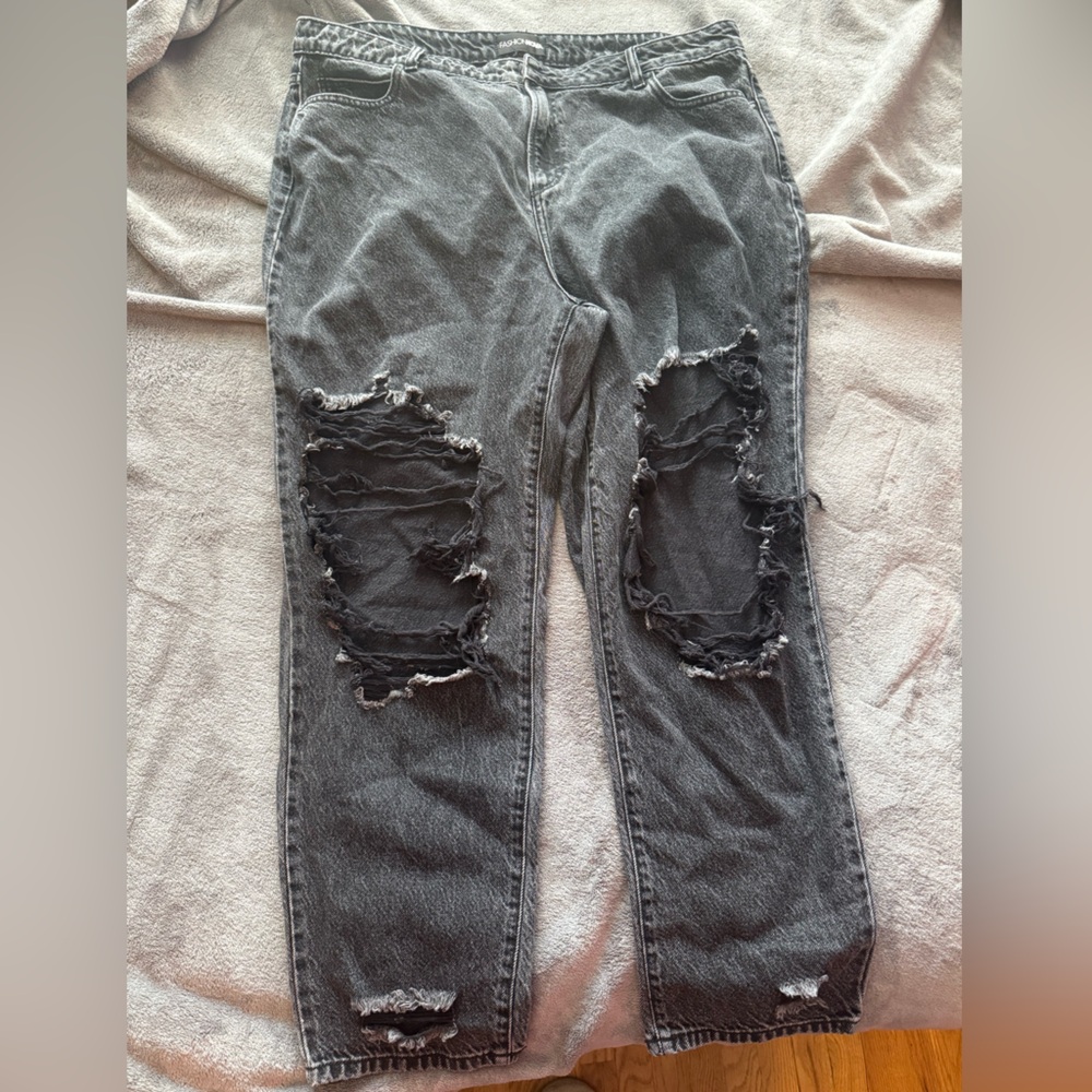 Distressed Black Boyfriend Jeans